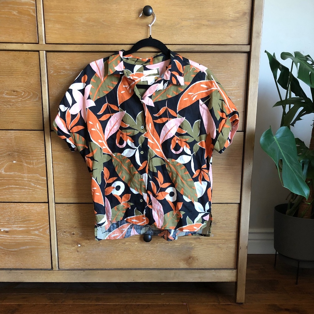 C&C California Tropical Printed Linen Short Sleeve Button Down Shirt, Small